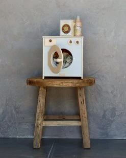 Konges Sløjd Wooden Washing Machine With Pretend Laundry Detergent *New*