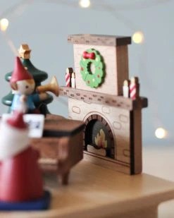 Wooderful Life *New* Santa's Christmas Concert Music Box
